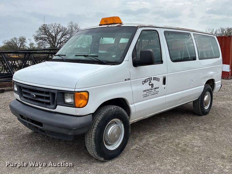 2006 Ford E350 van - FB3437