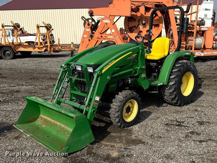 2008 John Deere 3203 MFWD tractor - FB5702