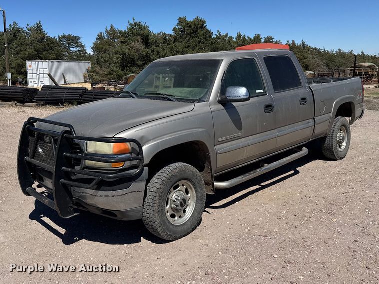 2002 GMC Sierra 2500HD Crew Cab pickup truck - FB7213
