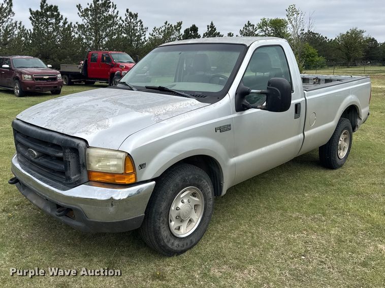 1999 Ford F250 Super Duty pickup truck - FB7252