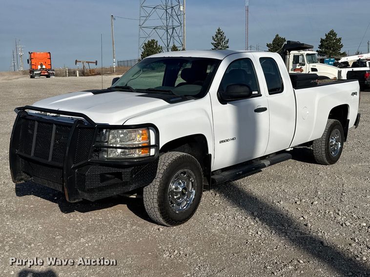 2013 Chevrolet Silverado 2500HD Ext. Cab pickup truck - FB7263