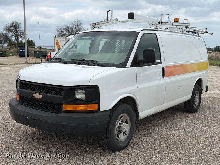 2017 Chevrolet Express van - FB8116