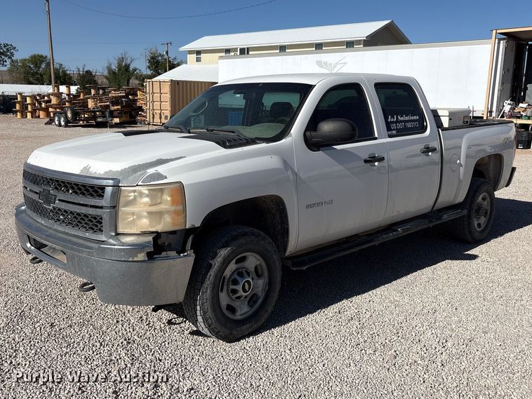 2011 Chevrolet Silverado 2500HD Crew Cab pickup truck - FC2239