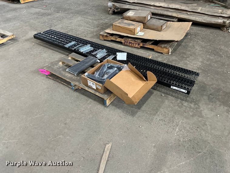 (5) Luverne pickup truck steps - FC4604