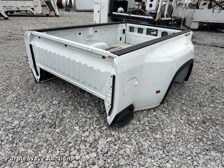 Chevrolet Silverado HD pickup truck bed - FC4618