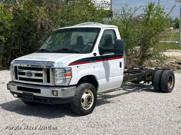 2017 Ford E450 Super Duty van cab and chassis - FC5443