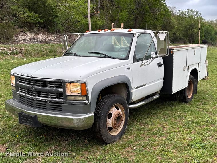 2001 Chevrolet Silverado 3500HD utility bed pickup truck - FG0254