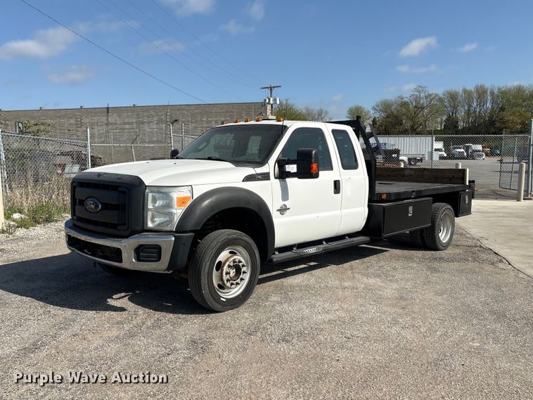 2012 Ford F550 Super Duty Ext. Cab flatbed truck - FG2912