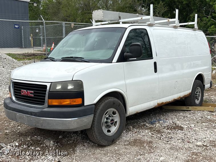 2011 GMC Savana van - FG2946