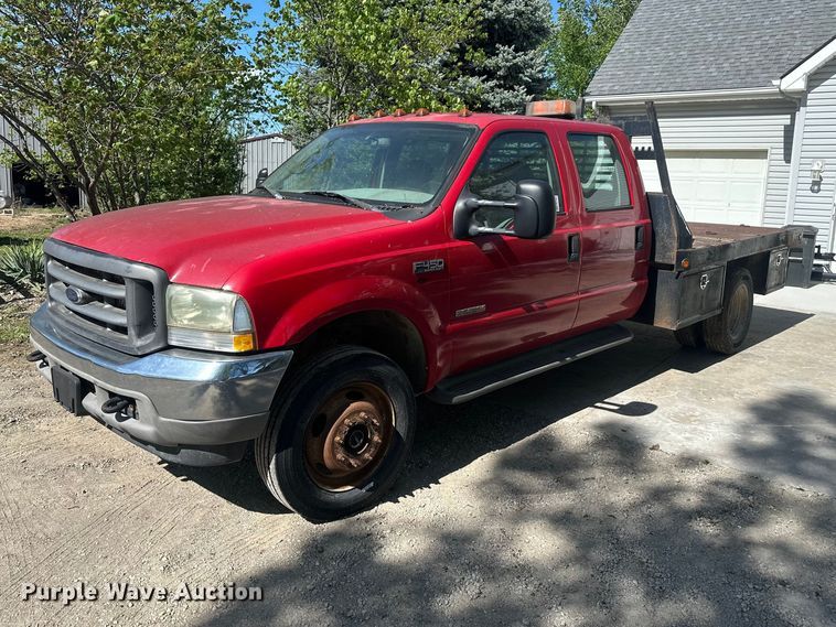 2003 Ford F450 Super Duty Crew Cab flatbed truck - FM7522