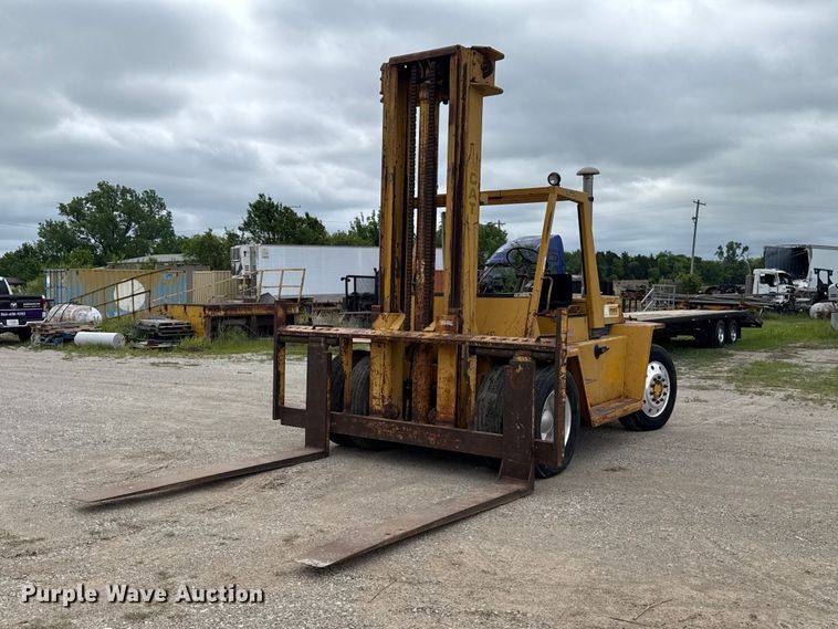 Caterpillar V225 forklift - NK9224