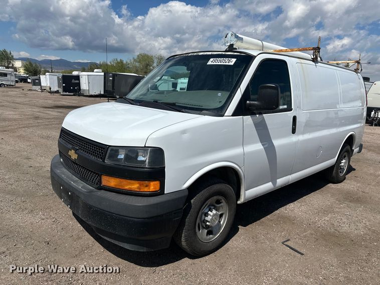 2020 Chevrolet Express 2500 van - YA3202