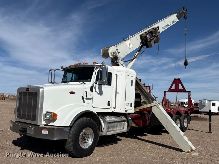 2011 Peterbilt 365 crane truck - DH1930