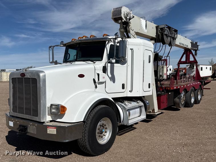 2013 Peterbilt 365 crane truck - DH1932