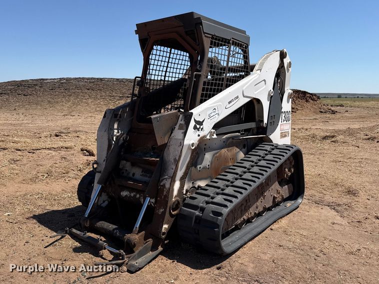 2006 Bobcat T300 skid steer loader - DH1974