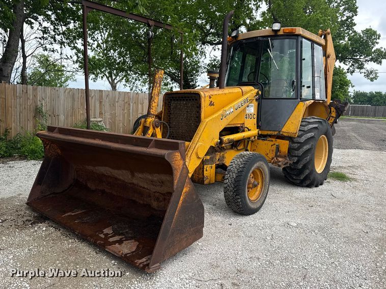 1990 John Deere 410C backhoe - DO8500