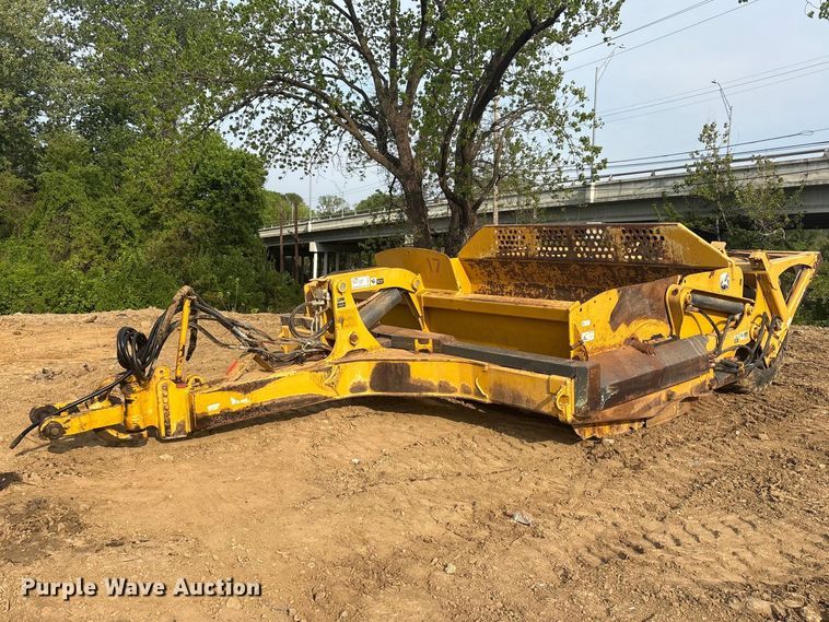 John Deere 1812C scraper - DT0151