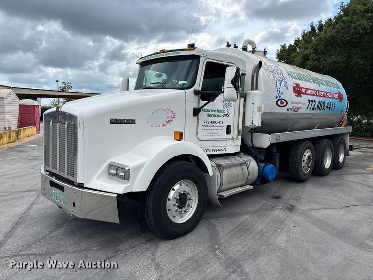 2007 Kenworth T800B vacuum truck - DU0482