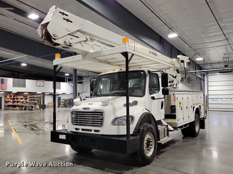 2017 Freightliner Business Class M2 bucket truck - DZ7032