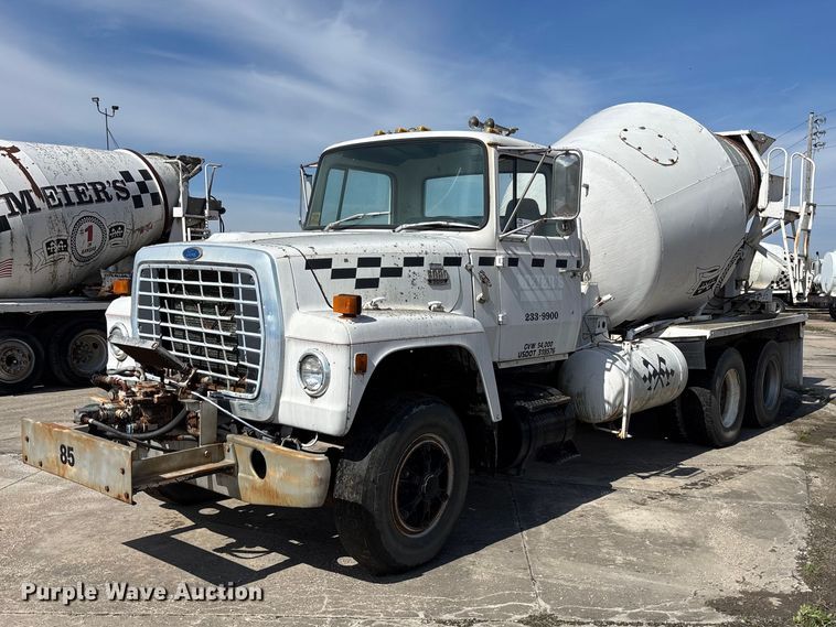 1985 Ford LT8000 ready mix truck - EA4766