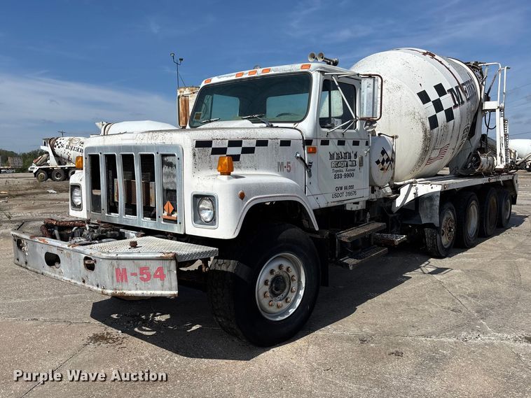 1990 International F2574 ready mix truck - EA4768