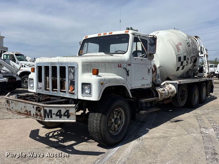 1988 International F2574 ready mix truck - EA4774