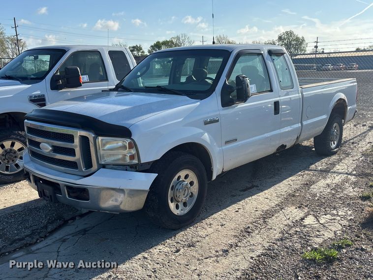 2005 Ford F-250 Ext. Cab pickup truck - EA4784