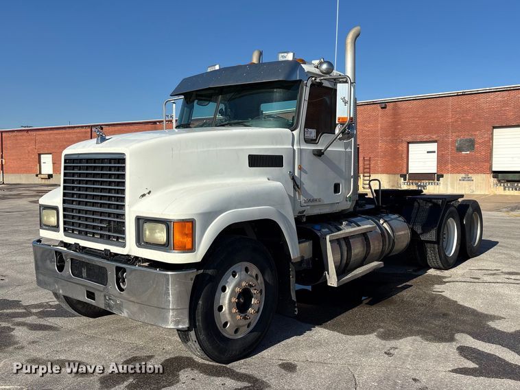 2012 Mack Pinnacle CHU613 semi truck - EA4823