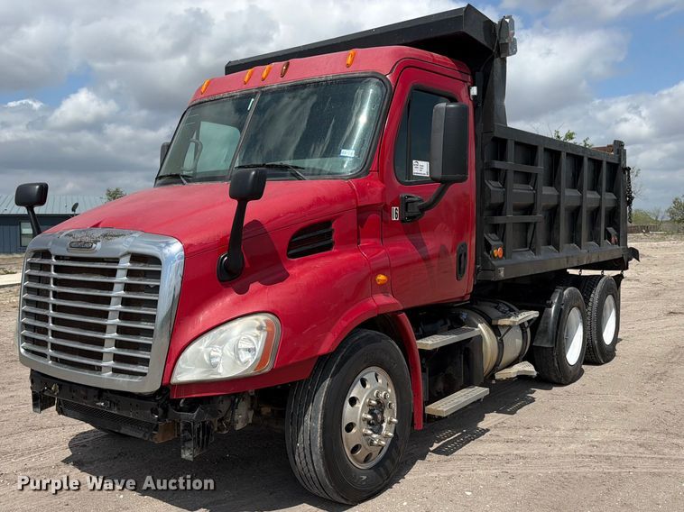 2013 Freightliner Cascadia dump truck - ED5204