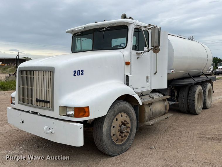 1993 International 9200 water truck - ED5215