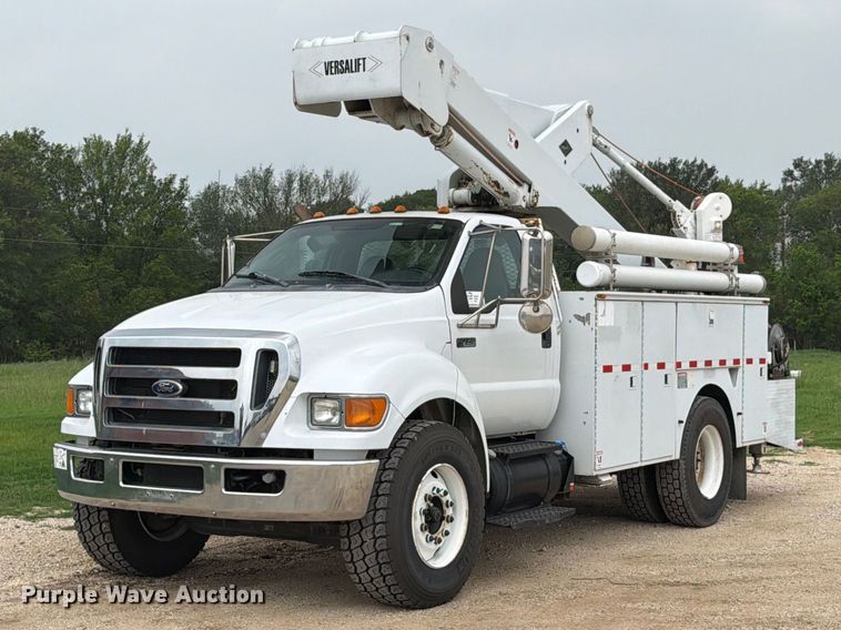 2011 Ford F750 bucket truck - ED5224