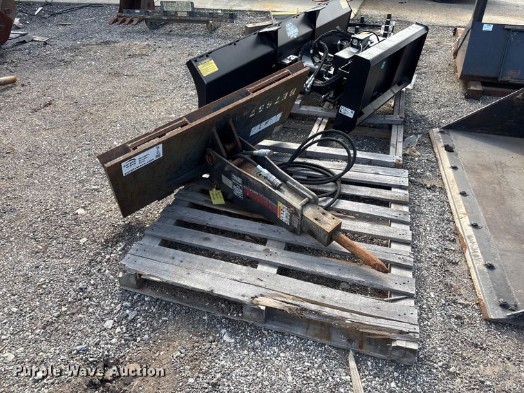 2020 Striker 1M W-B Breaker  - EF1102