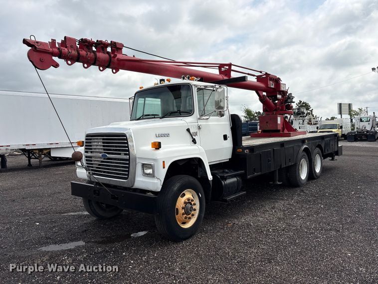 1996 Ford L8000 crane truck - EG1152