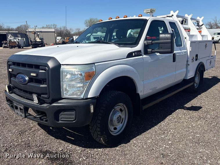 2015 Ford F250 Super Duty Ext. Cab utility bed pickup truck - EG8859