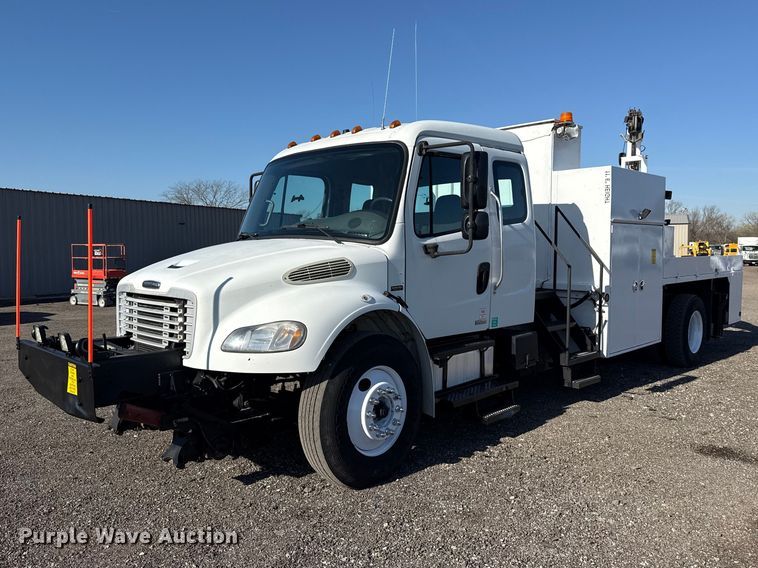 2007 Freightliner Business Class M2 crane truck - EG8898