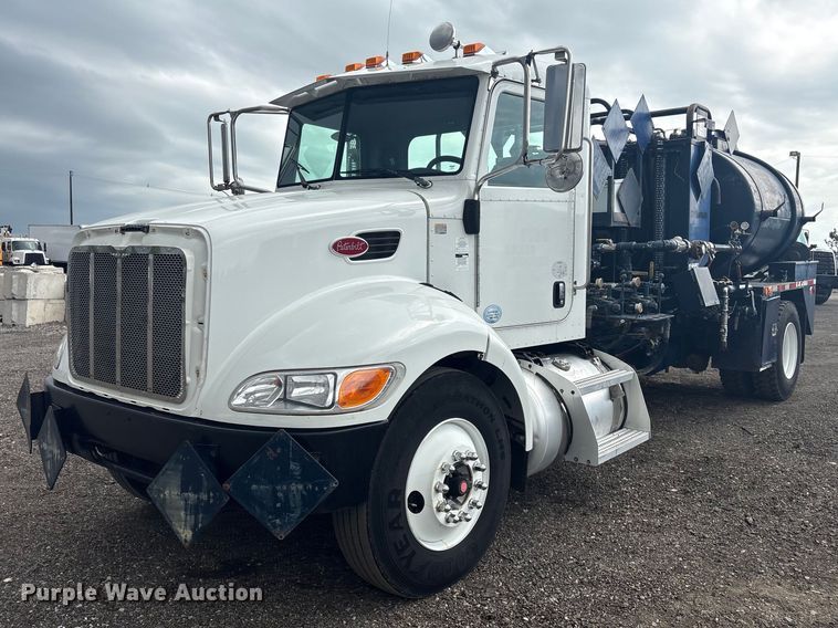 2013 Peterbilt 337 oilfield acidizing pump truck   - EG8970