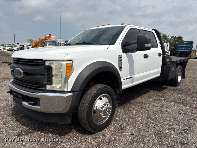2017 Ford F550 Super Duty Crew Cab flatbed truck - EG8980