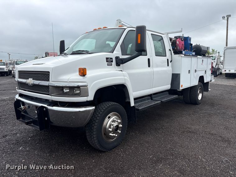 2009 Chevrolet C5500 Crew Cab utility / service truck - EG8983