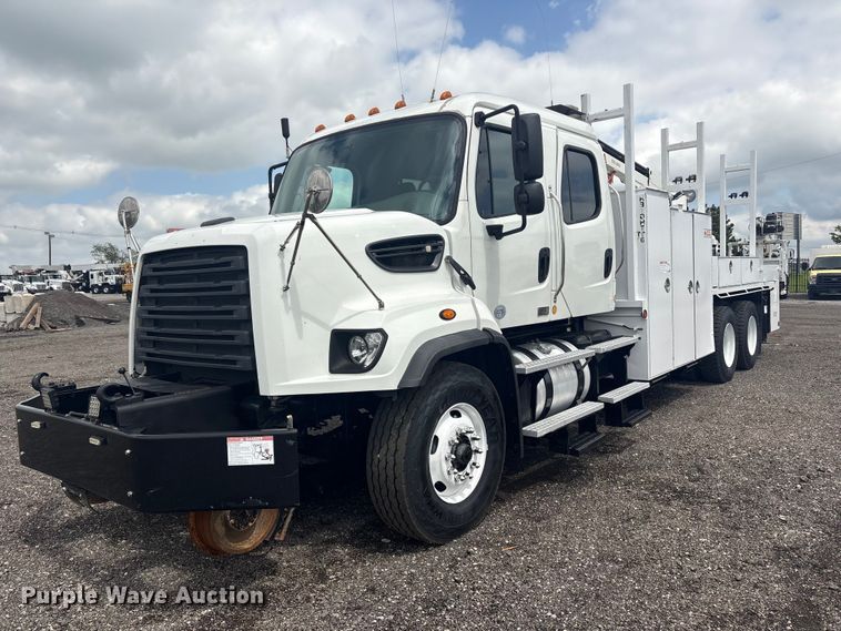 2013 Freightliner 108SD Crew Cab crane truck - EG8990