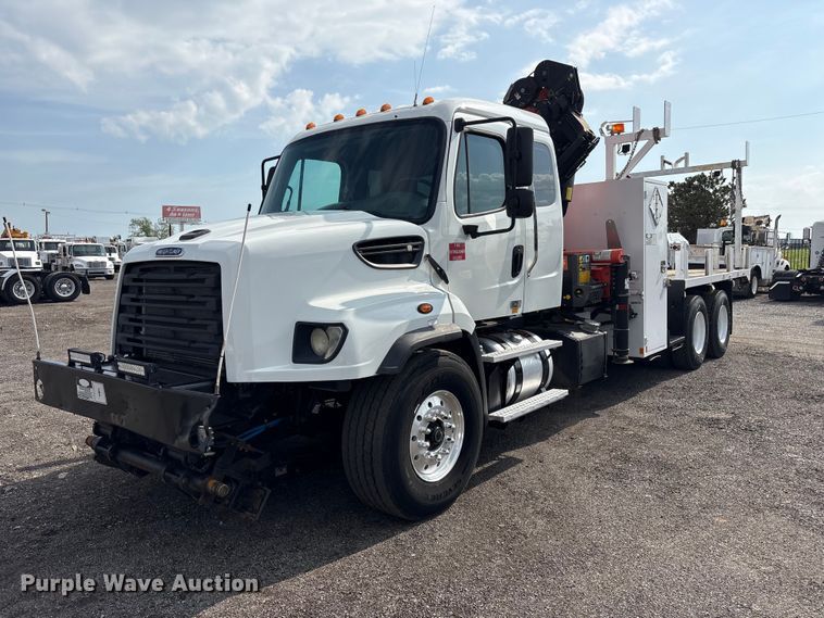 2013 Freightliner 114SD crane truck - EG8996