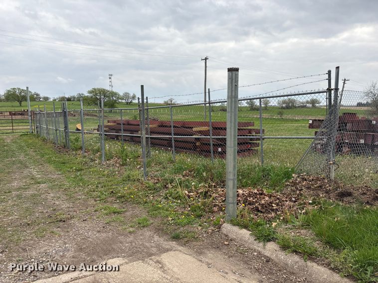 (4) fence panels - EI5793
