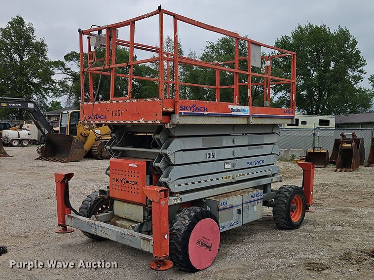 2008 SkyJack SJ8243 scissor lift - EO7268