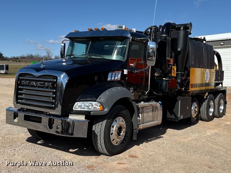 2023 Mack Granite hydrovac truck - ES5979