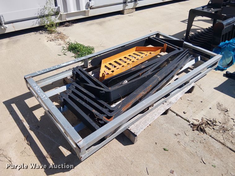 (5) sets of skid steer forks - ES8813