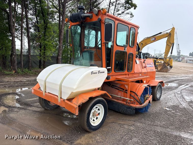 Brooms and Sweepers For Sale | Purple Wave