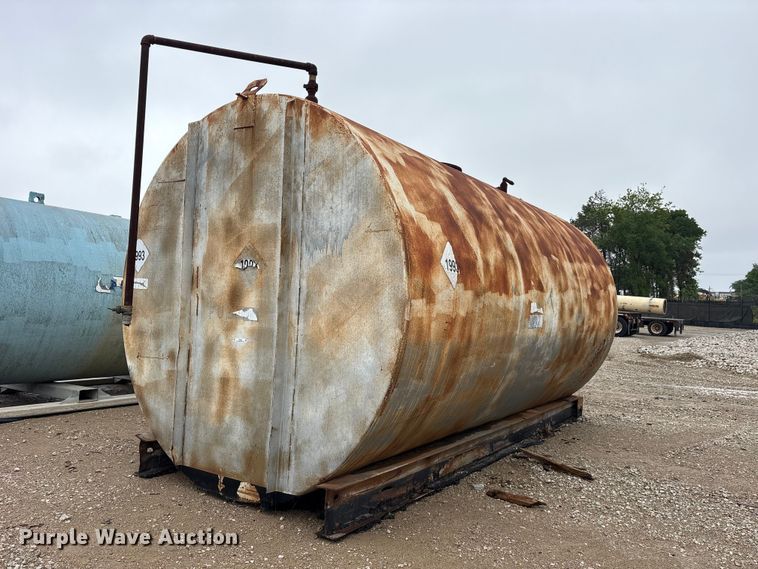 10,000 gallon steel tank - ES8939