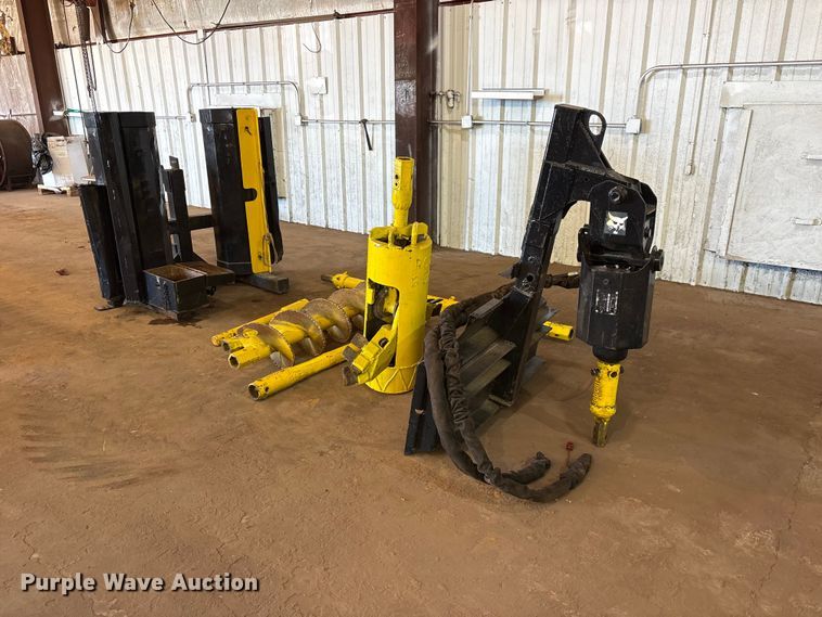 2005 Bobcat 300 skid steer auger - ES8999