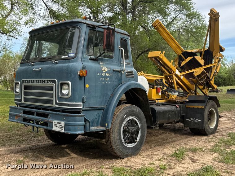 1980 International Cargostar 1850 B truck cab and chassis with tree spade - ET1932