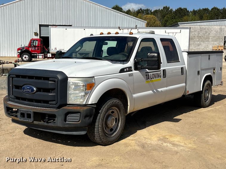 2013 Ford F350 Super Duty XL Crew Cab utility bed pickup truck - EU0505