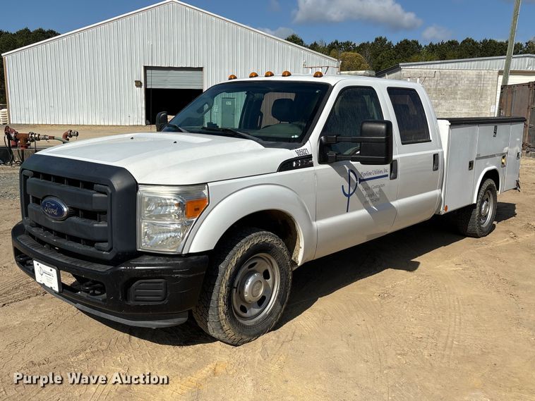 2013 Ford F350 Super Duty XL Crew Cab utility bed pickup truck - EU0506